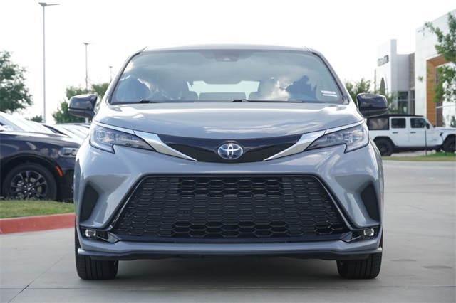 2023 Toyota Sienna XSE photo 2