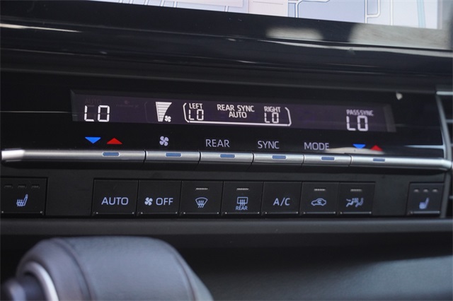 2023 Toyota Sienna XSE photo 25