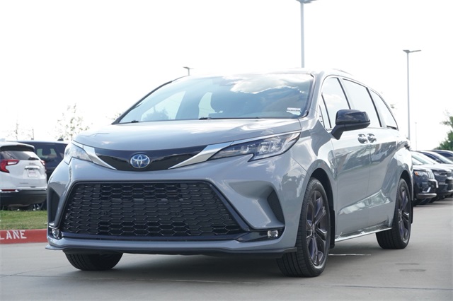 2023 Toyota Sienna XSE photo 3