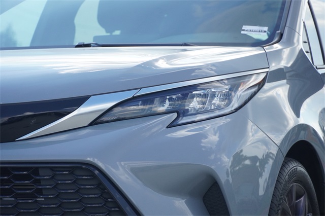 2023 Toyota Sienna XSE photo 4