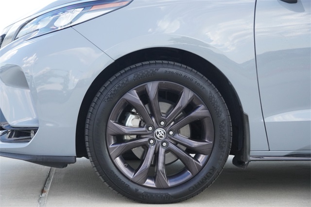 2023 Toyota Sienna XSE photo 5