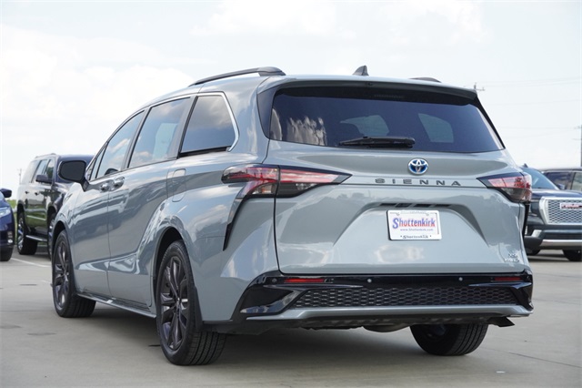 2023 Toyota Sienna XSE photo 6