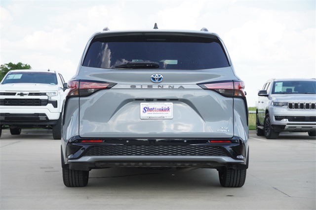 2023 Toyota Sienna XSE photo 7