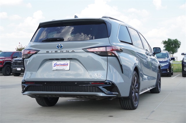 2023 Toyota Sienna XSE photo 8