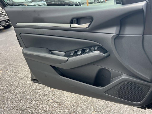 2023 Super Black Clearcoat Nissan Altima 2.5 SV FWD Sedan