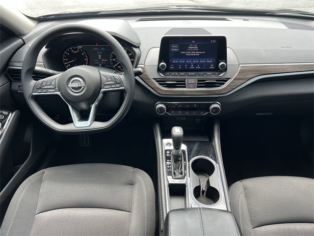 2023 Super Black Clearcoat Nissan Altima 2.5 SV FWD Sedan
