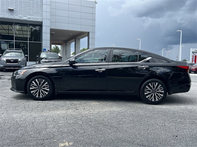 2023 Super Black Clearcoat Nissan Altima 2.5 SV FWD Sedan
