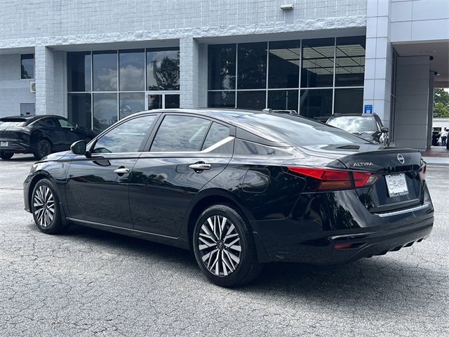 2023 Super Black Clearcoat Nissan Altima 2.5 SV FWD Sedan