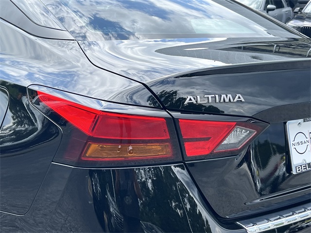 2023 Super Black Clearcoat Nissan Altima 2.5 SV FWD Sedan