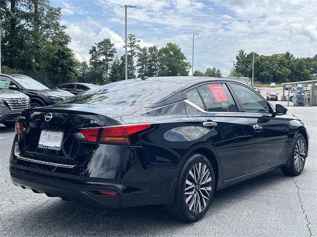 2023 Super Black Clearcoat Nissan Altima 2.5 SV FWD Sedan
