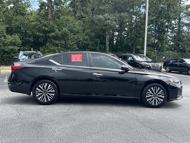 2023 Super Black Clearcoat Nissan Altima 2.5 SV FWD Sedan