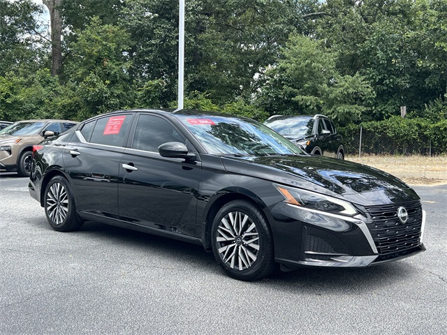 2023 Super Black Clearcoat Nissan Altima 2.5 SV FWD Sedan