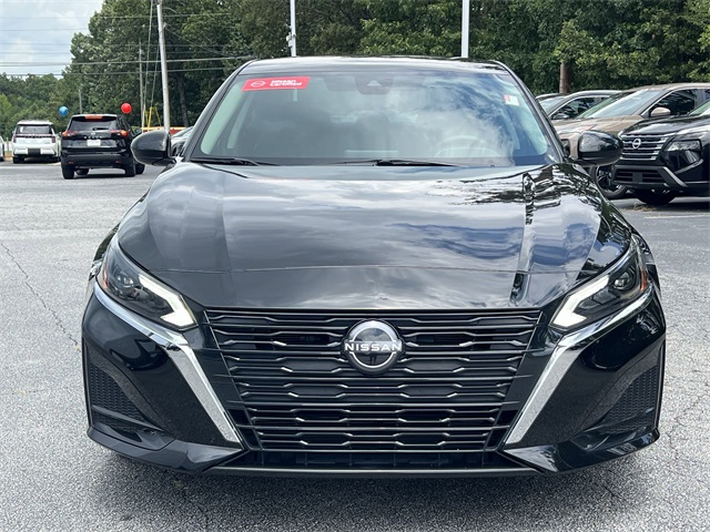 2023 Super Black Clearcoat Nissan Altima 2.5 SV FWD Sedan