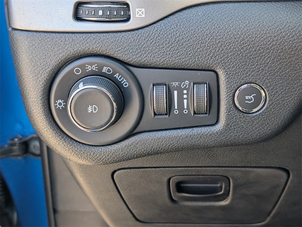 used 2022 Jeep Cherokee car, priced at $24,998