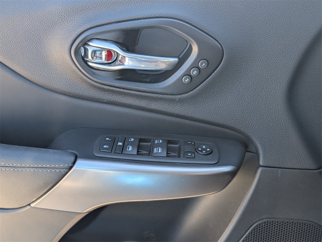 used 2022 Jeep Cherokee car, priced at $24,998