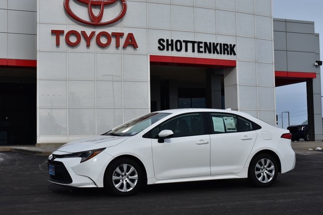 2024 Toyota Corolla LE's photo