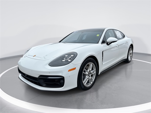 2023 Porsche Panamera Base's photo