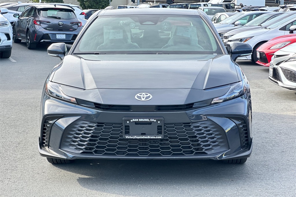 2025 Toyota Camry SE photo 3