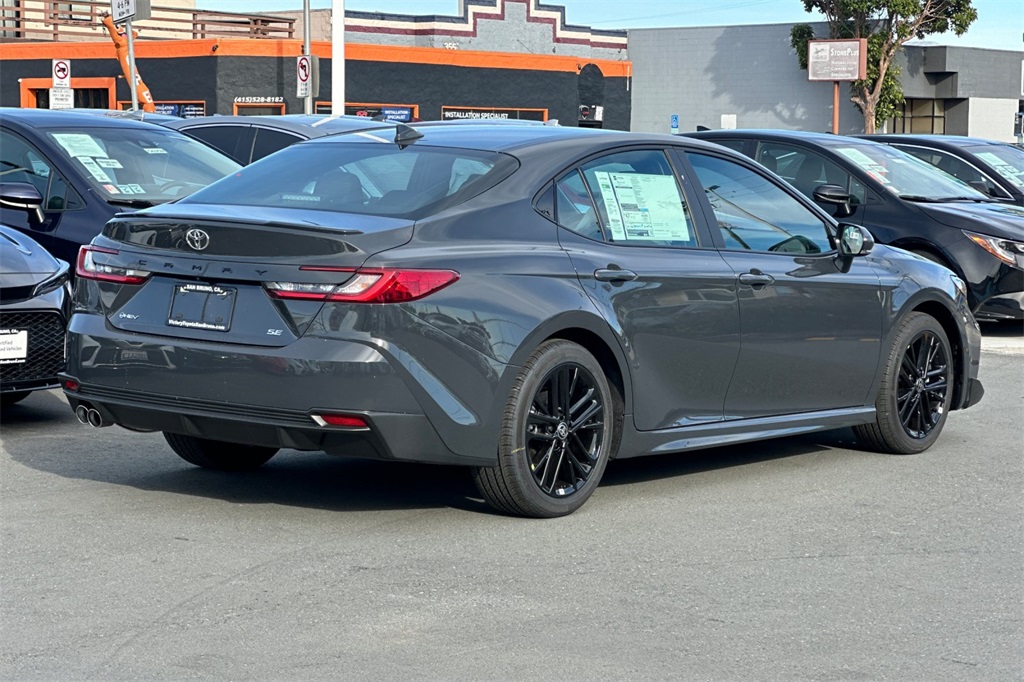 2025 Toyota Camry SE photo 5