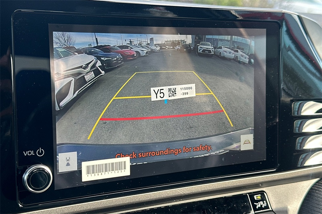 2025 Toyota Camry SE photo 8