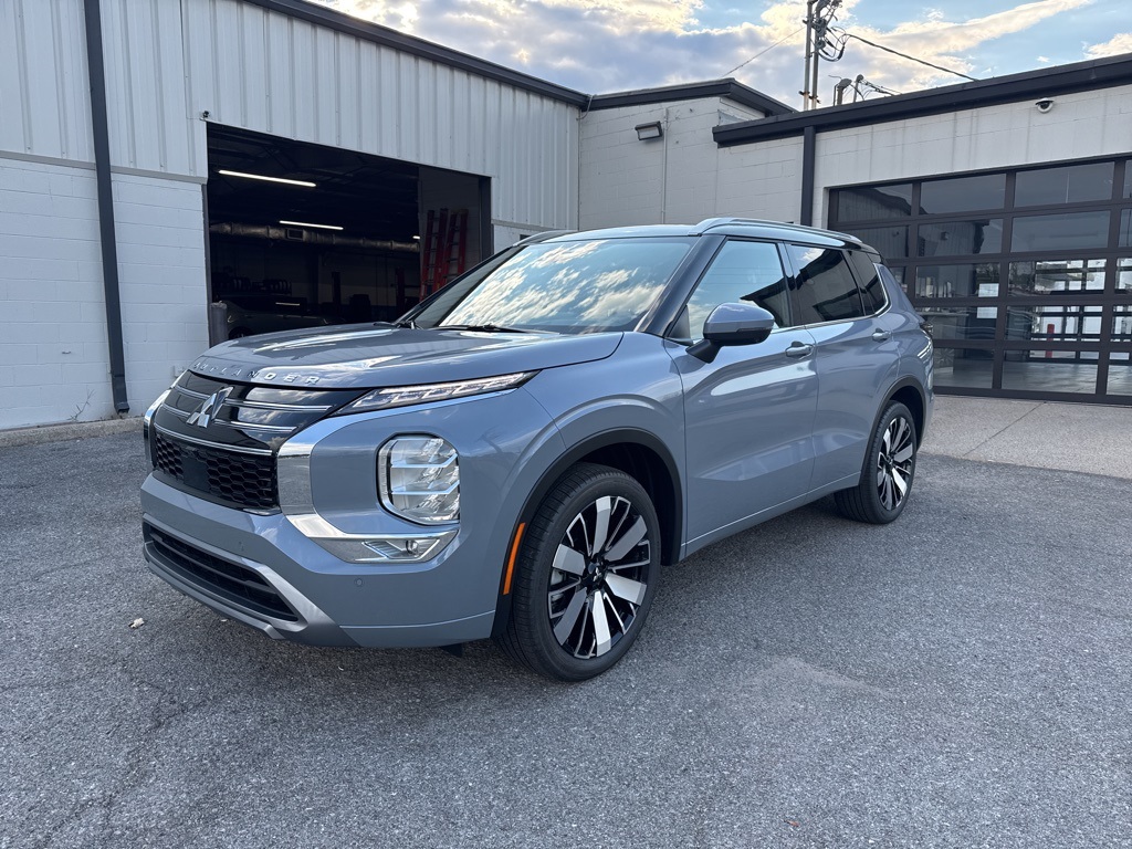 2025 Mitsubishi Outlander SEL's photo