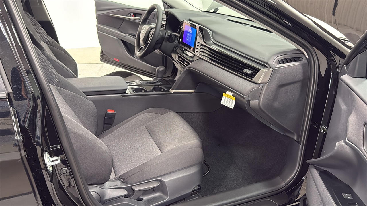 2025 Toyota Camry LE photo 18