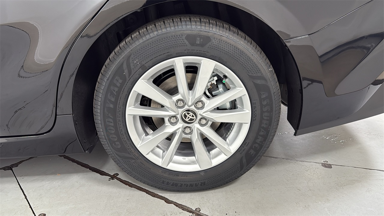 2025 Toyota Camry LE photo 23