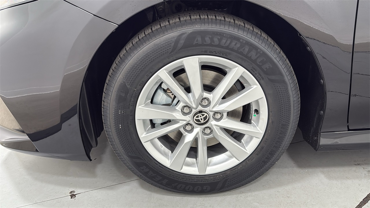 2025 Toyota Camry LE photo 24