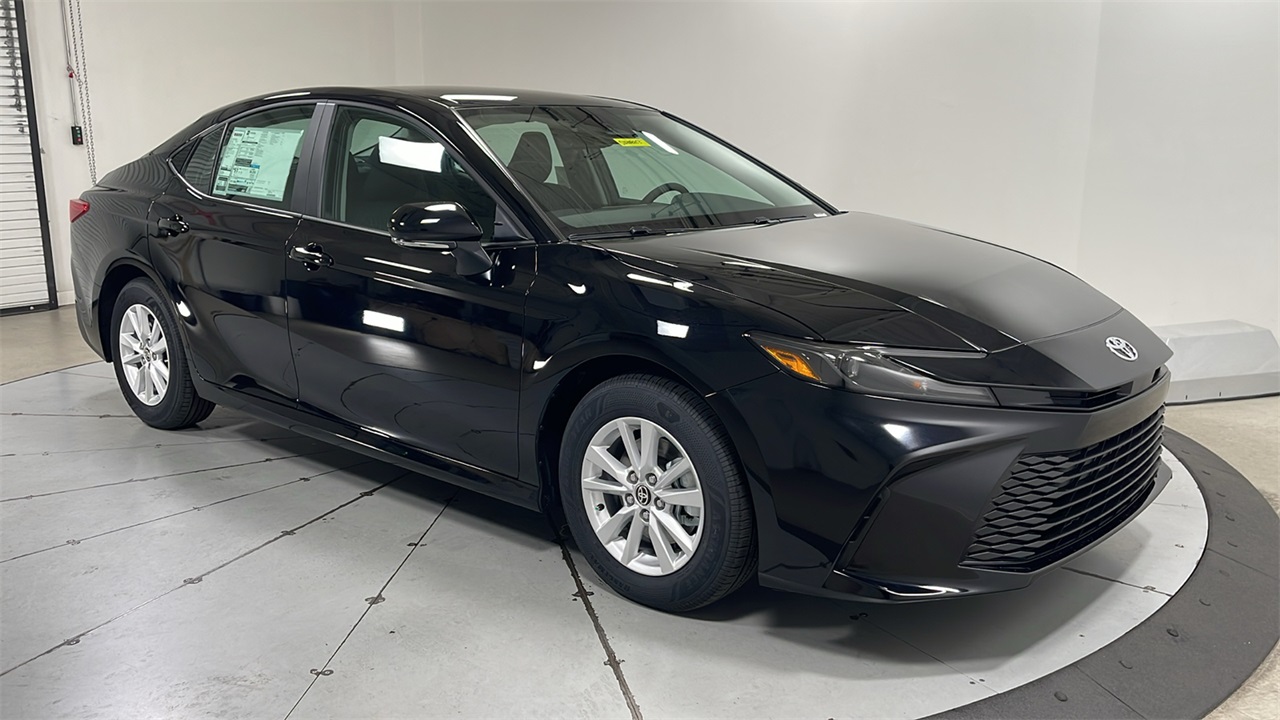 2025 Toyota Camry LE photo 3