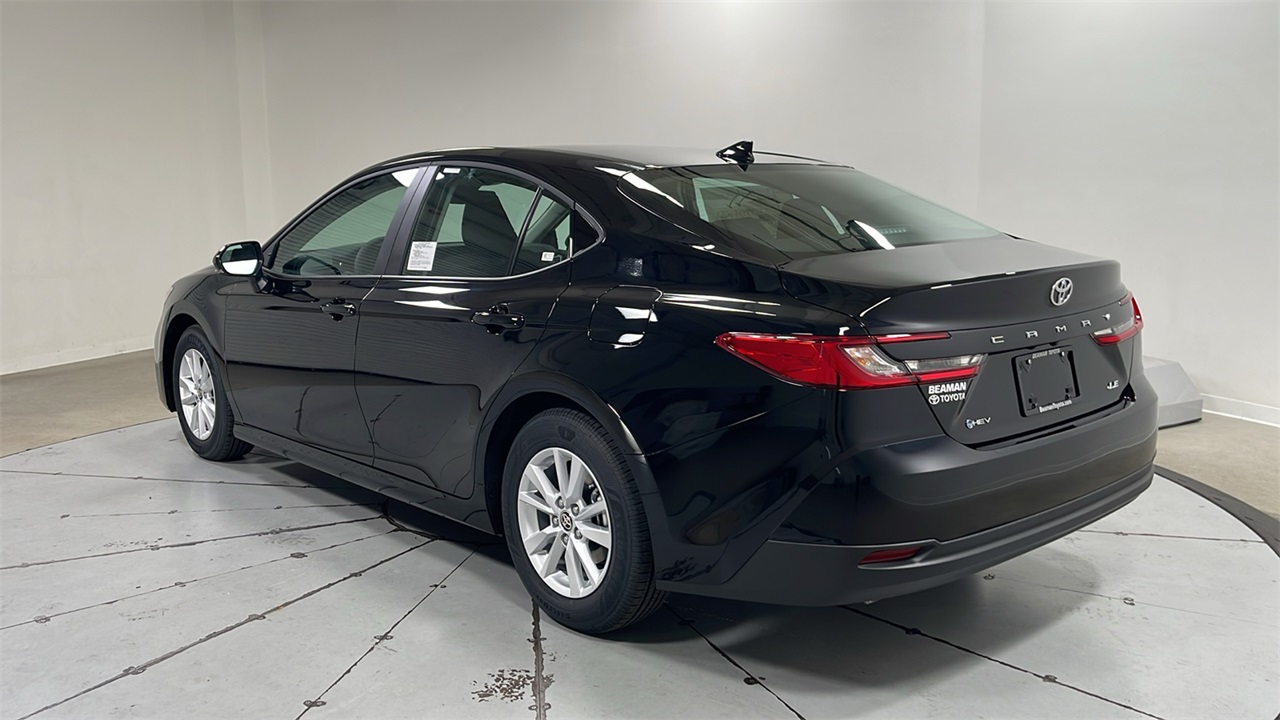 2025 Toyota Camry LE photo 7