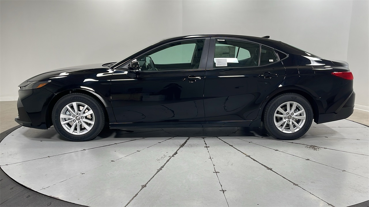 2025 Toyota Camry LE photo 8