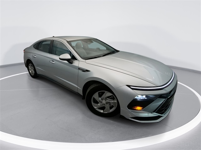 2025 Hyundai Sonata SE's photo