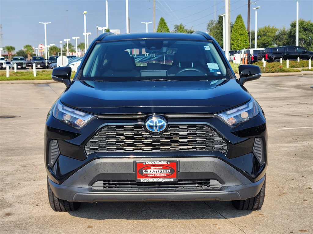 2022 Toyota RAV4 Hybrid XLE photo 2