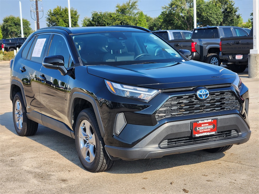 2022 Toyota RAV4 Hybrid XLE photo 3