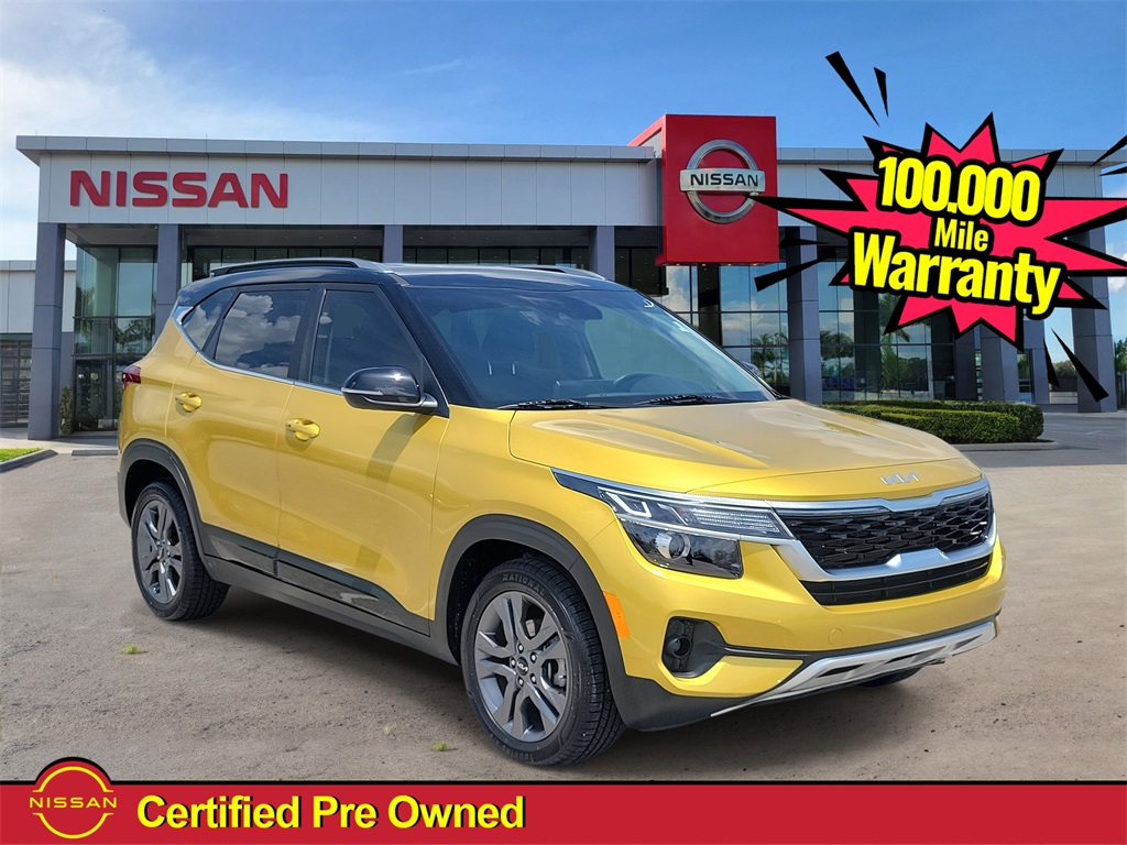 2023 Starbright Yellow/Black Roof Kia Seltos S SUV
