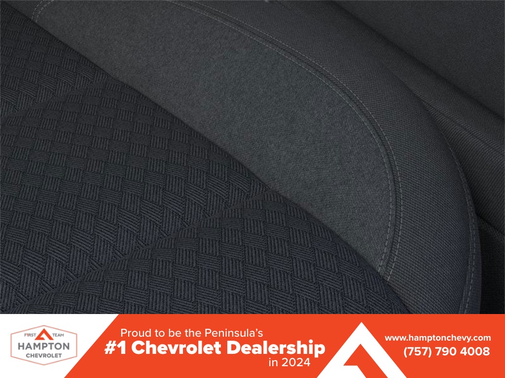 2025 Chevrolet Silverado 1500 Custom 4D Crew Cab 4WD 21