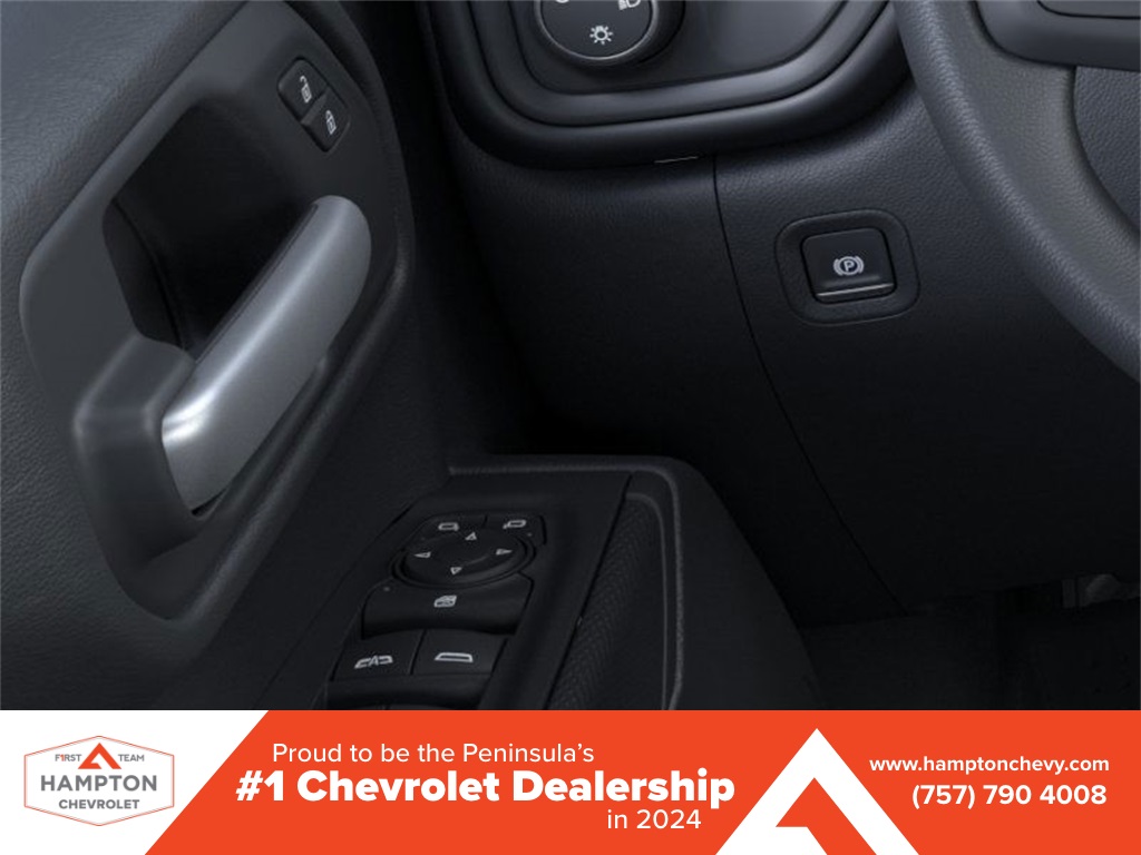 2025 Chevrolet Silverado 1500 Custom 4D Crew Cab 4WD 22
