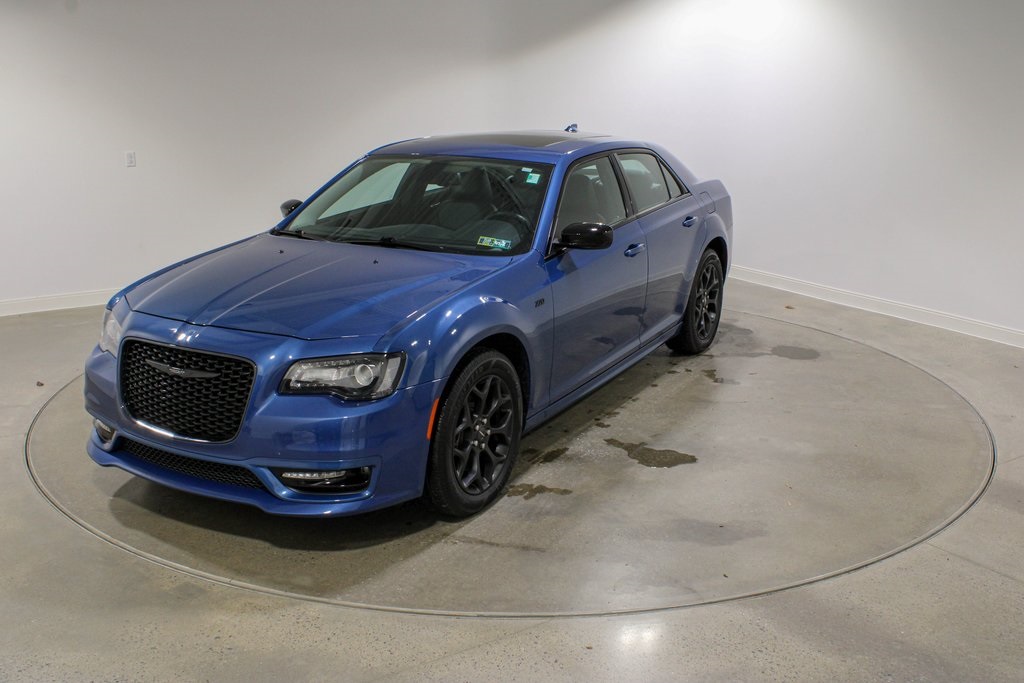 2020 Chrysler 300 Touring's photo