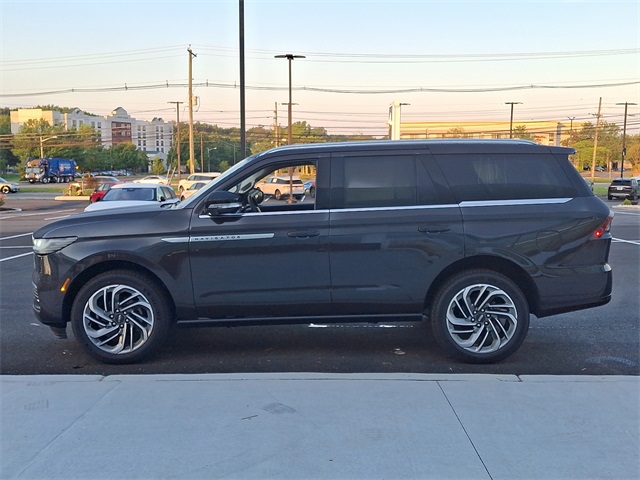 2025 Lincoln Navigator Reserve photo 3