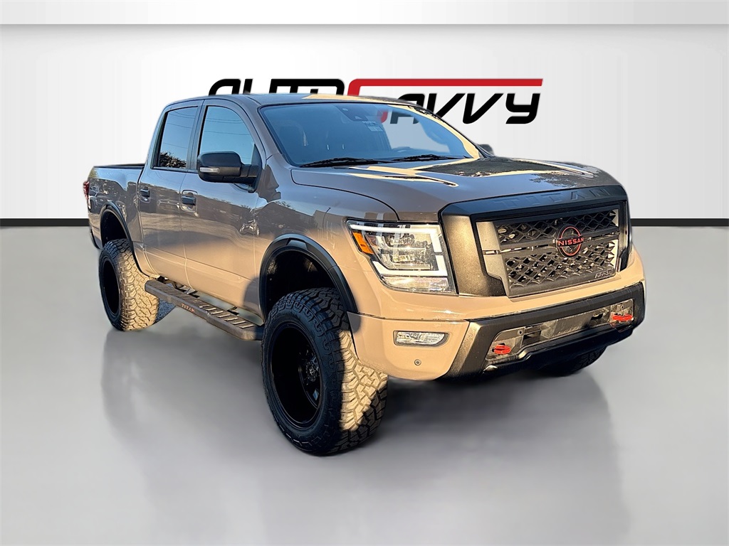 2023 Nissan Titan PRO-4X's photo