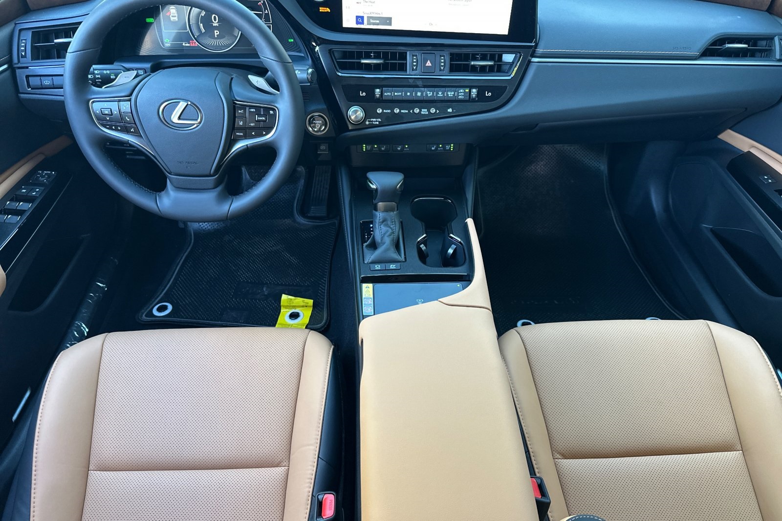 2025 Lexus ES 300h photo 10