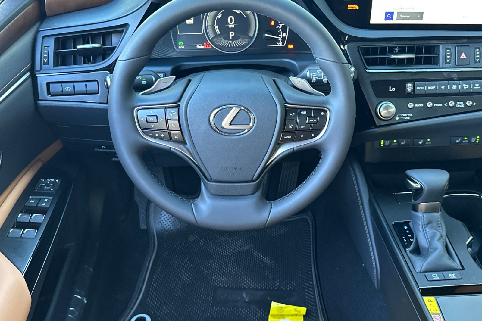 2025 Lexus ES 300h photo 11
