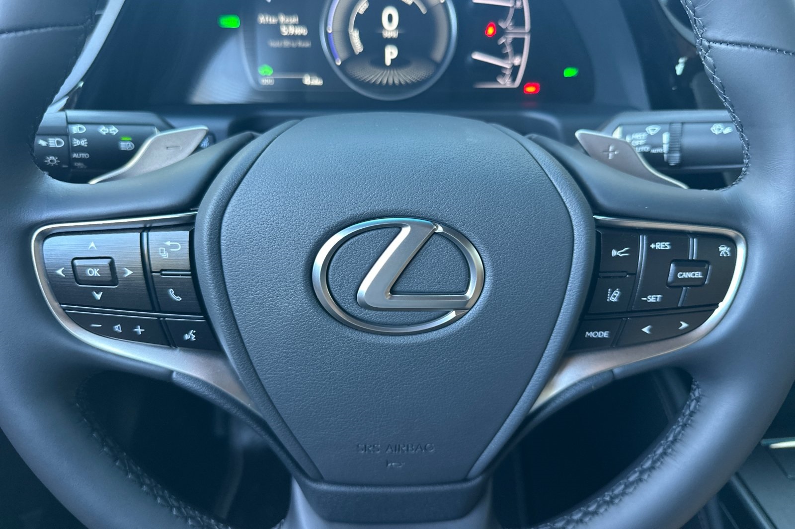 2025 Lexus ES 300h photo 19