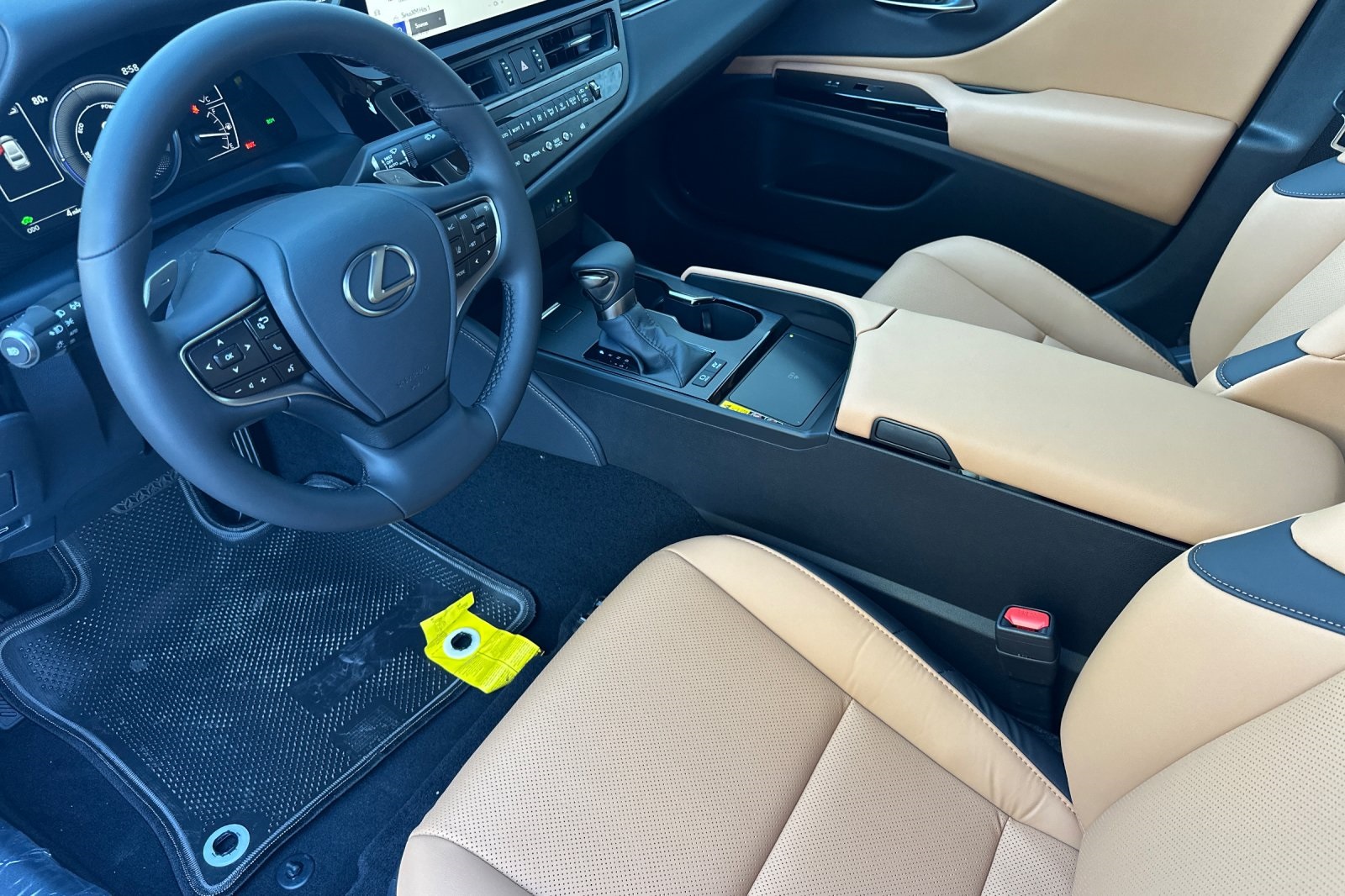2025 Lexus ES 300h photo 7
