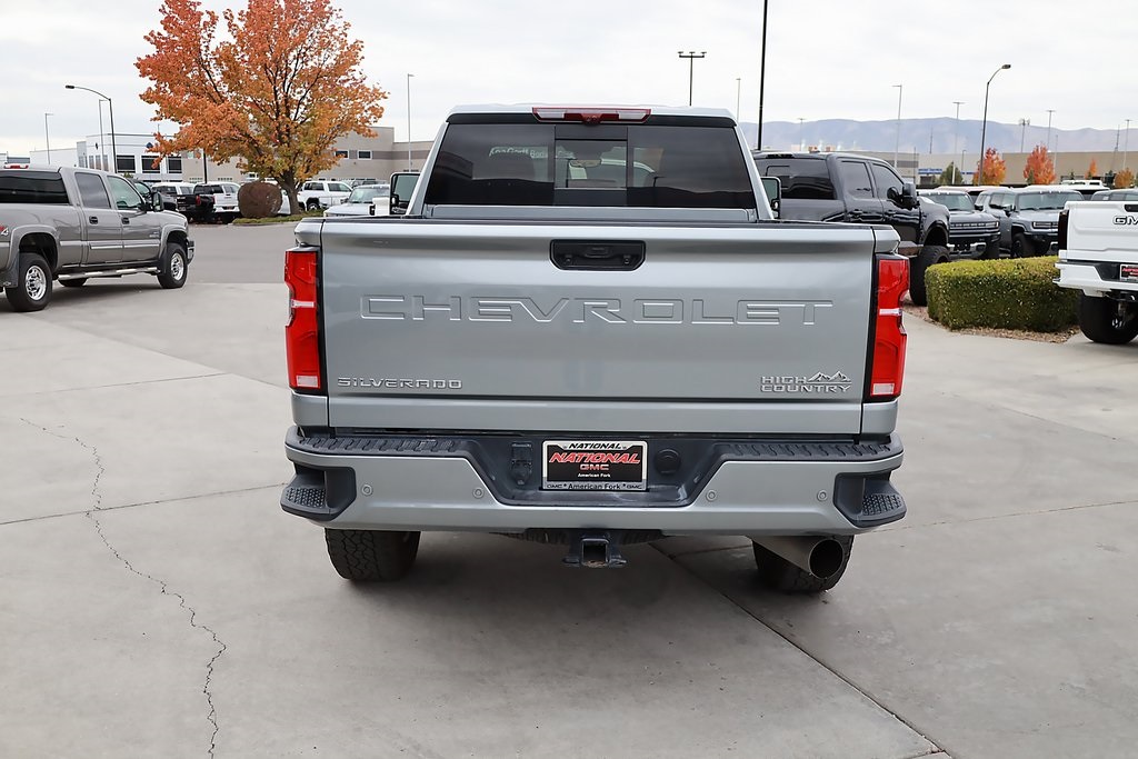 2025 Chevrolet Silverado 3500HD High Country photo 2