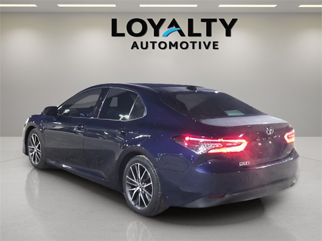 2021 Toyota Camry XLE photo 3