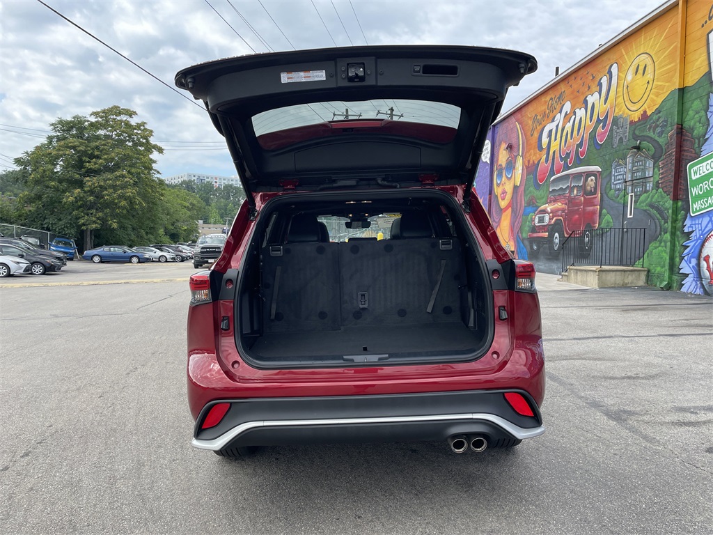 Used 2023 Toyota Highlander SUV