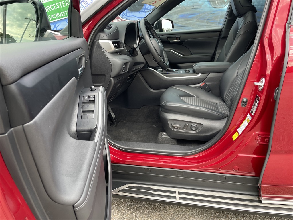 Used 2023 Toyota Highlander SUV