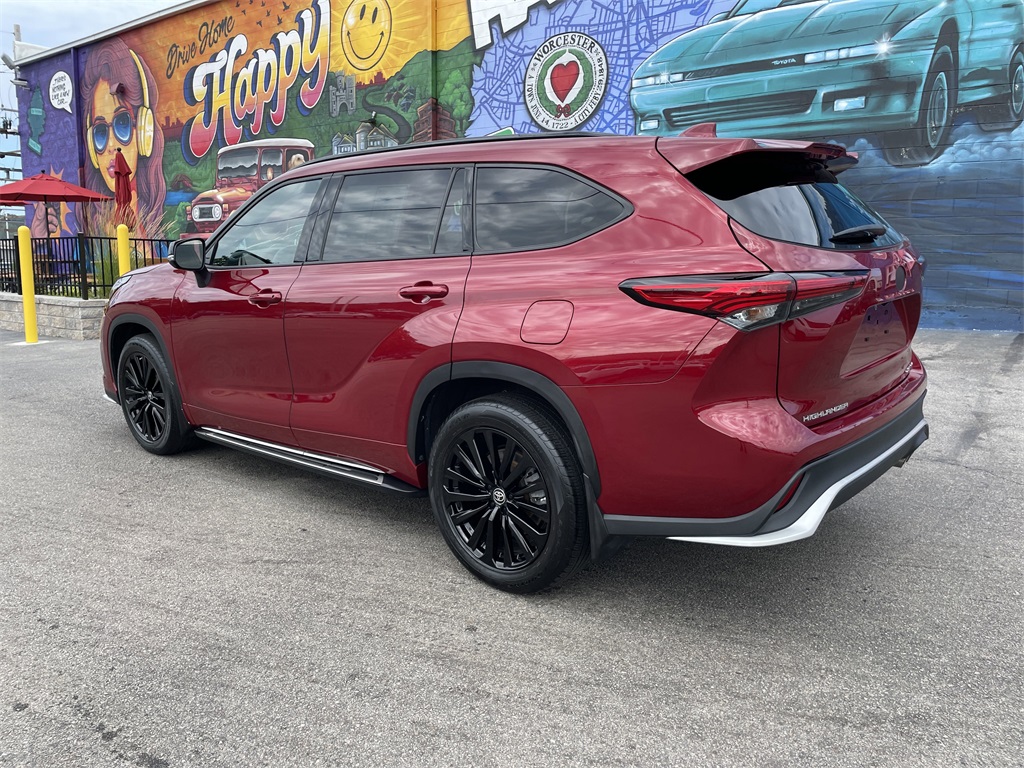 Used 2023 Toyota Highlander SUV