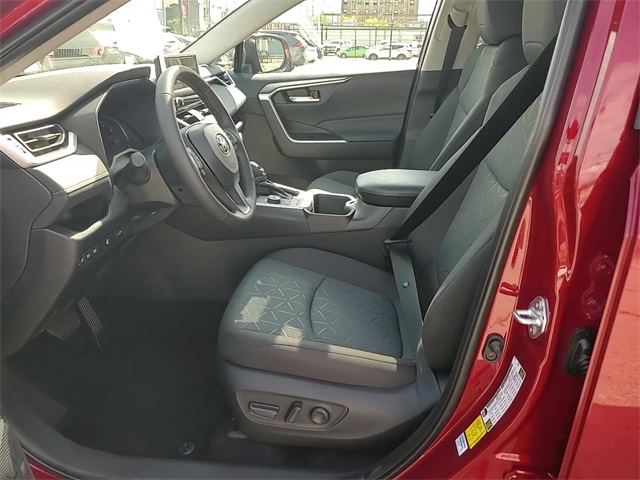 2025 Toyota RAV4 Hybrid XLE photo 11